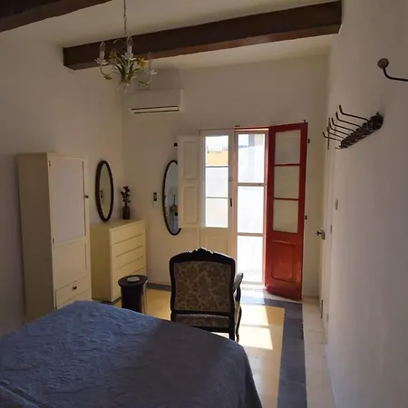 Stylish And Characterful Townhouse - Views A C